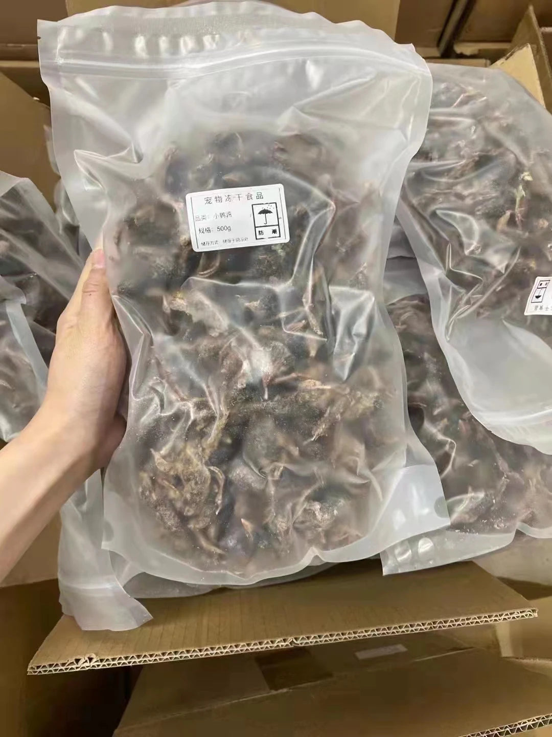 Friandises lyophilisées pour chats et chiens : viande de caille pour chatons et caille lyophilisée pour chiens